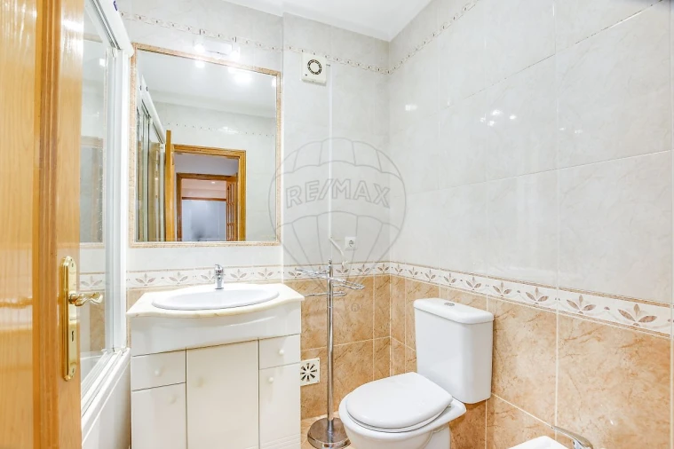 Apartamento T1 para Arrendamento em Carcavelos e Parede Foto 7