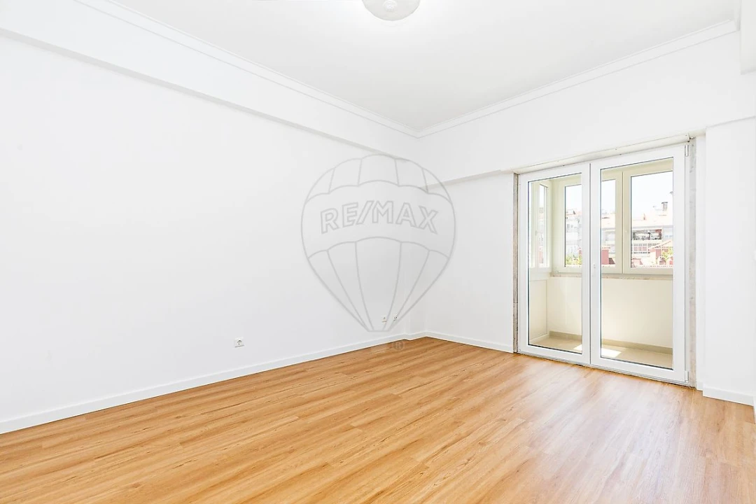 Apartamento T3 para Arrendamento em São Domingos de Benfica Foto 8