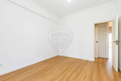 Apartamento T3 para Arrendamento em São Domingos de Benfica