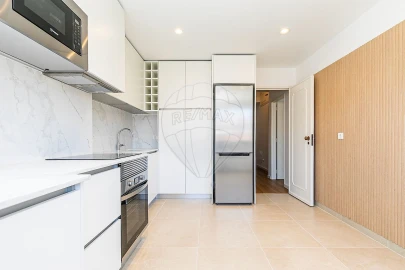 Apartamento T3 para Arrendamento em São Domingos de Benfica