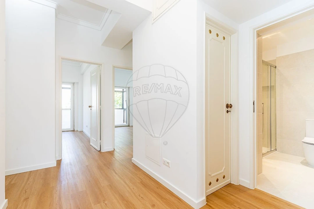 Apartamento T3 para Arrendamento em São Domingos de Benfica Foto 3