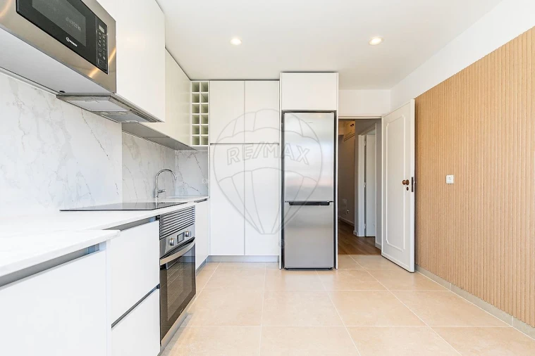 Apartamento T3 para Arrendamento em São Domingos de Benfica Foto 12