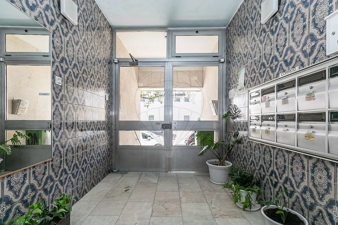 Apartamento T3 para Arrendamento em São Domingos de Benfica Foto 18