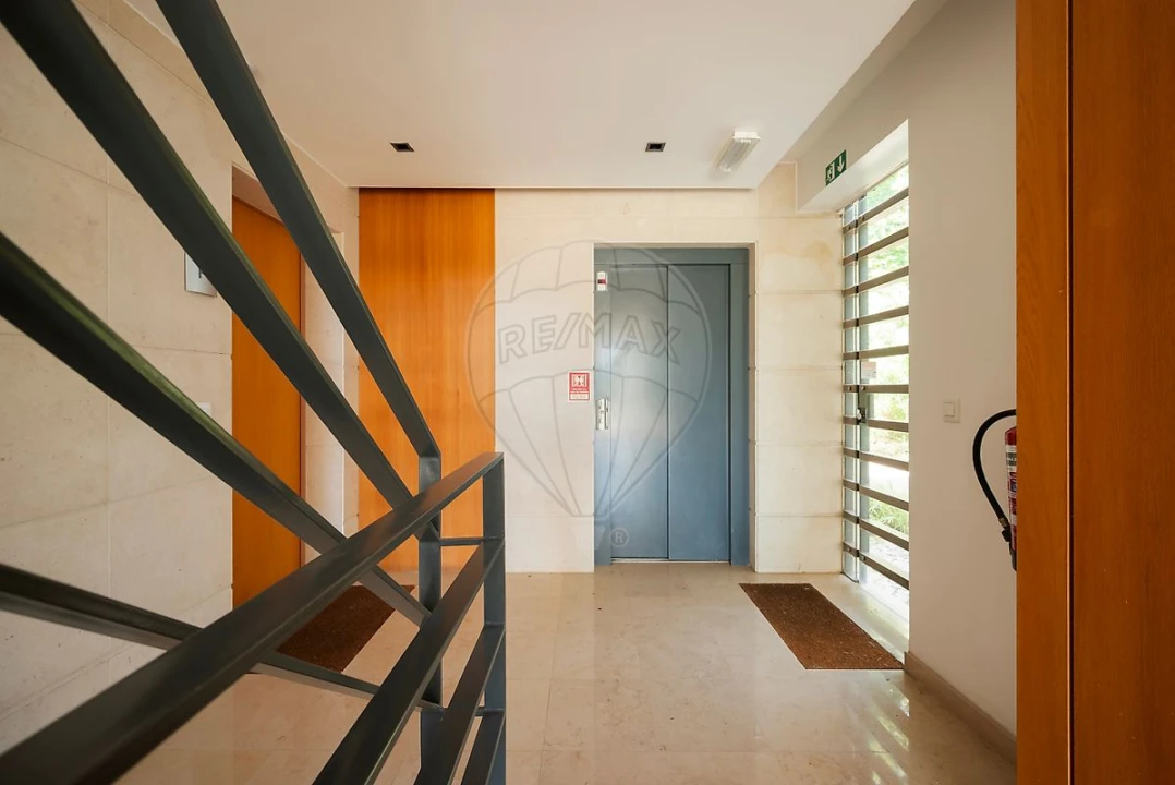 Apartamento T3 para Arrendamento em Carcavelos e Parede Foto 7