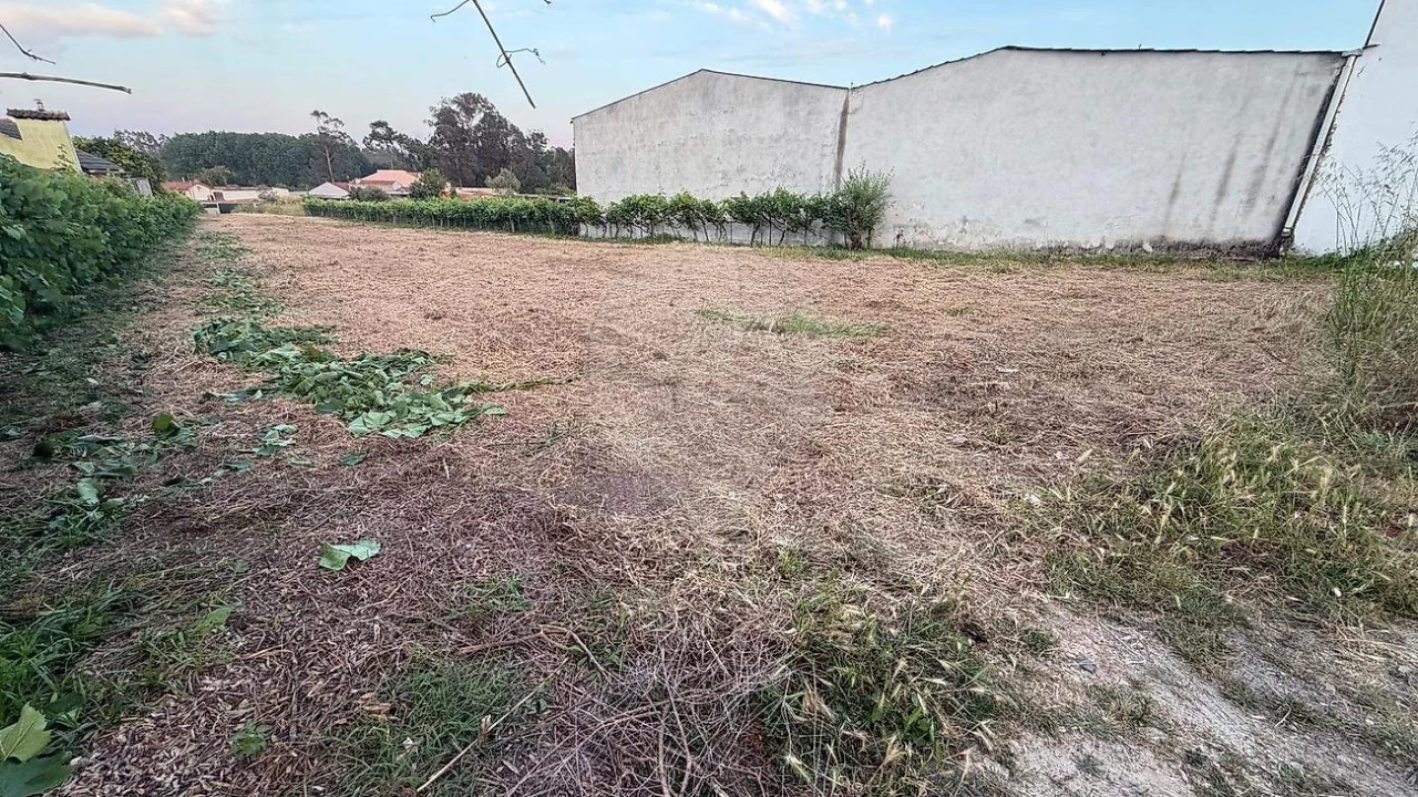 Terreno para Venda em Eixo e Eirol Foto 2