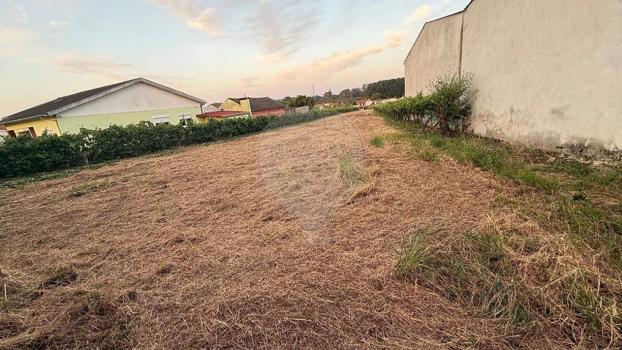 Terreno para Venda em Eixo e Eirol Foto 3