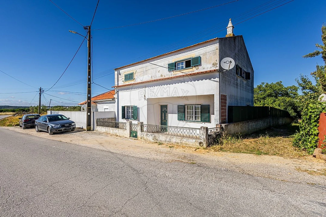 Moradia T4 para Venda em Aveiras de Cima Foto 3