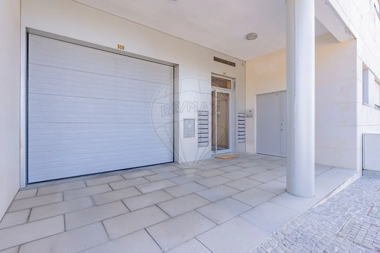 Apartamento T2 para Venda em Moreira Foto 3