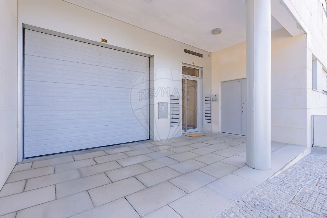Apartamento T2 para Venda em Moreira Foto 3