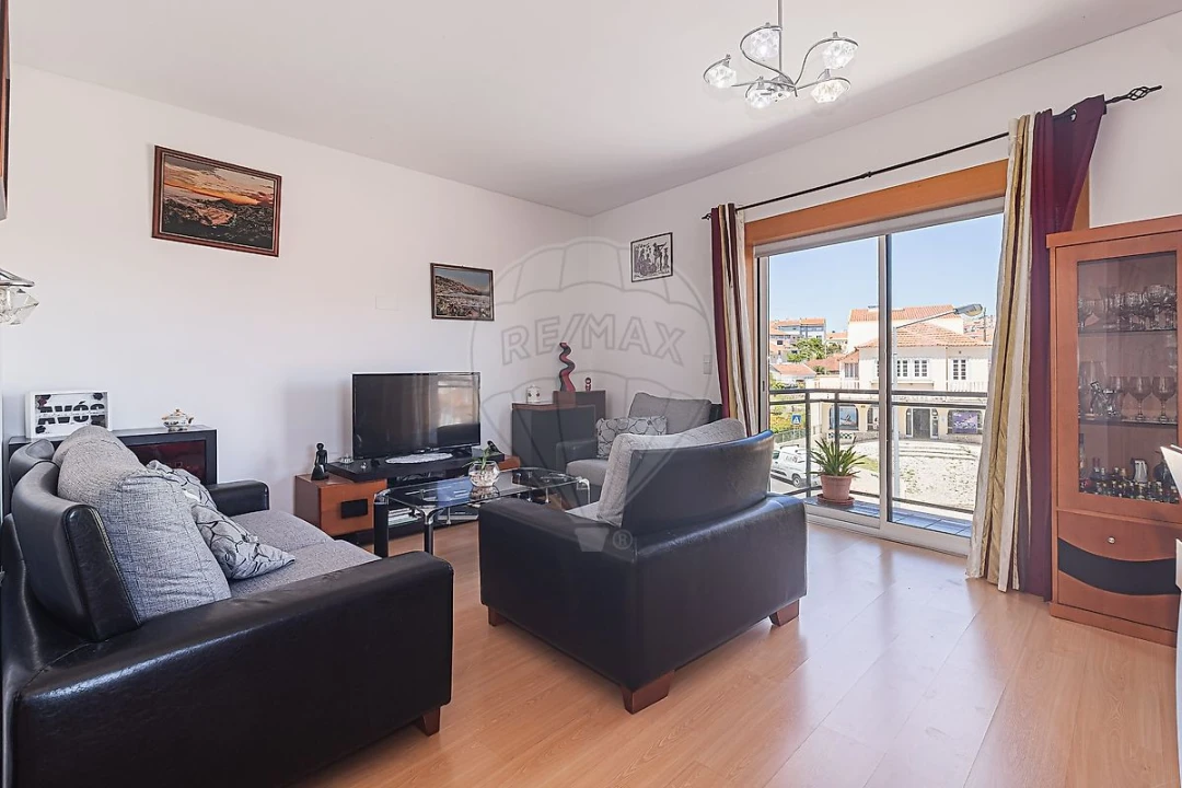 Apartamento T2 para Venda em Algueirão-Mem Martins Foto 1