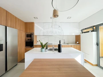 Apartamento T3 para Venda em Póvoa de Varzim, Beiriz e Argivai