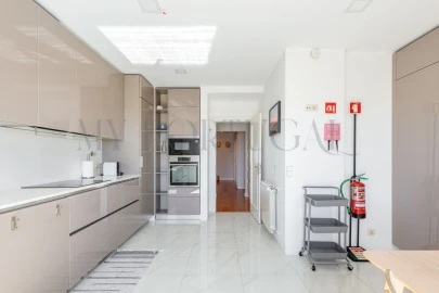 Apartamento T3 para Arrendamento em Carcavelos e Parede