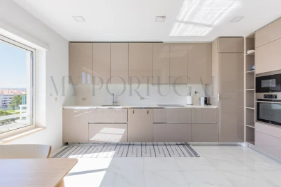 Apartamento T3 para Arrendamento em Carcavelos e Parede