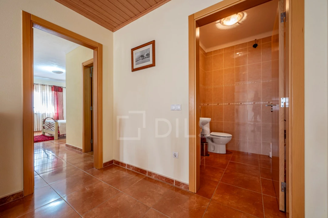 Moradia T4 para Venda em Santa Maria do Castelo e Santiago e Santa Susana Foto 11