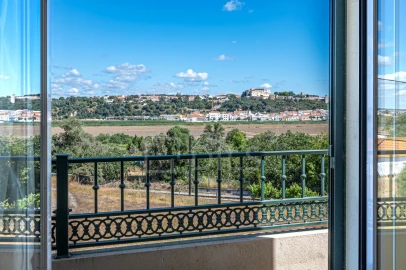 Moradia T4 para Venda em Santa Maria do Castelo e Santiago e Santa Susana