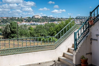 Moradia T4 para Venda em Santa Maria do Castelo e Santiago e Santa Susana