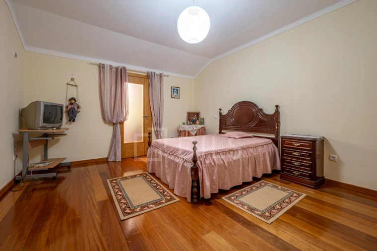 Moradia T4 para Venda em Santa Maria do Castelo e Santiago e Santa Susana Foto 15