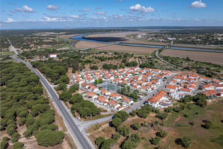 Moradia T4 para Venda em Santa Maria do Castelo e Santiago e Santa Susana Foto 25