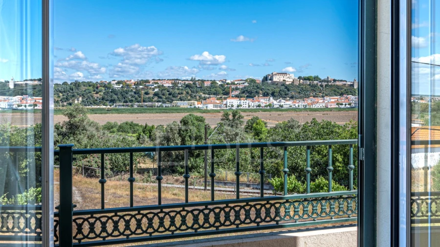 Moradia T4 para Venda em Santa Maria do Castelo e Santiago e Santa Susana