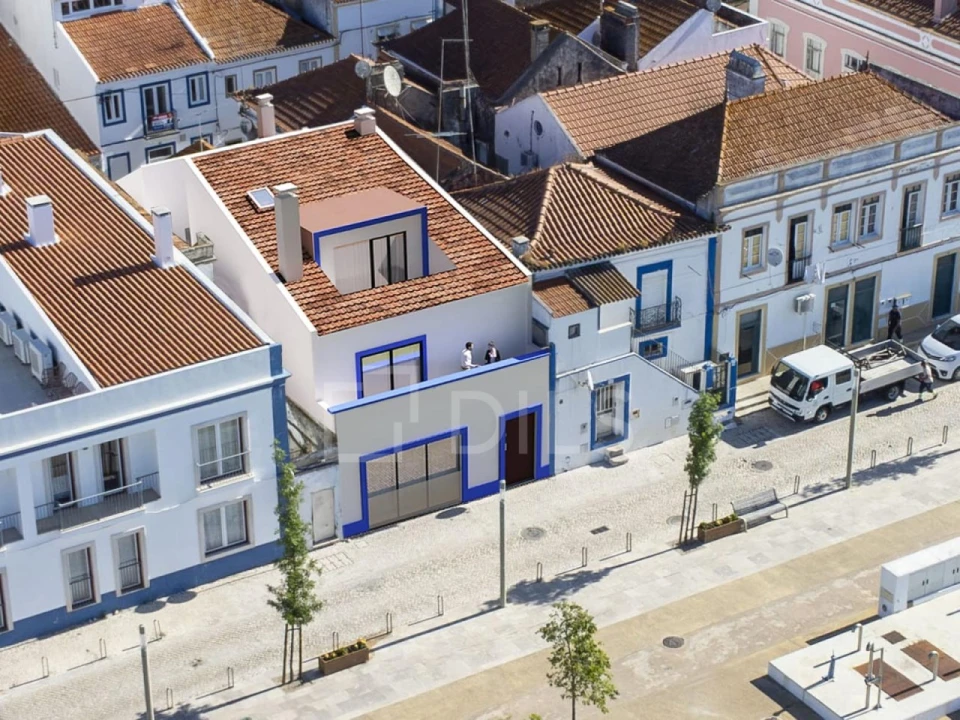 Prédio para Venda em Santa Maria do Castelo e Santiago e Santa Susana Foto 8