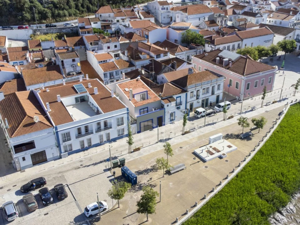 Prédio para Venda em Santa Maria do Castelo e Santiago e Santa Susana Foto 9