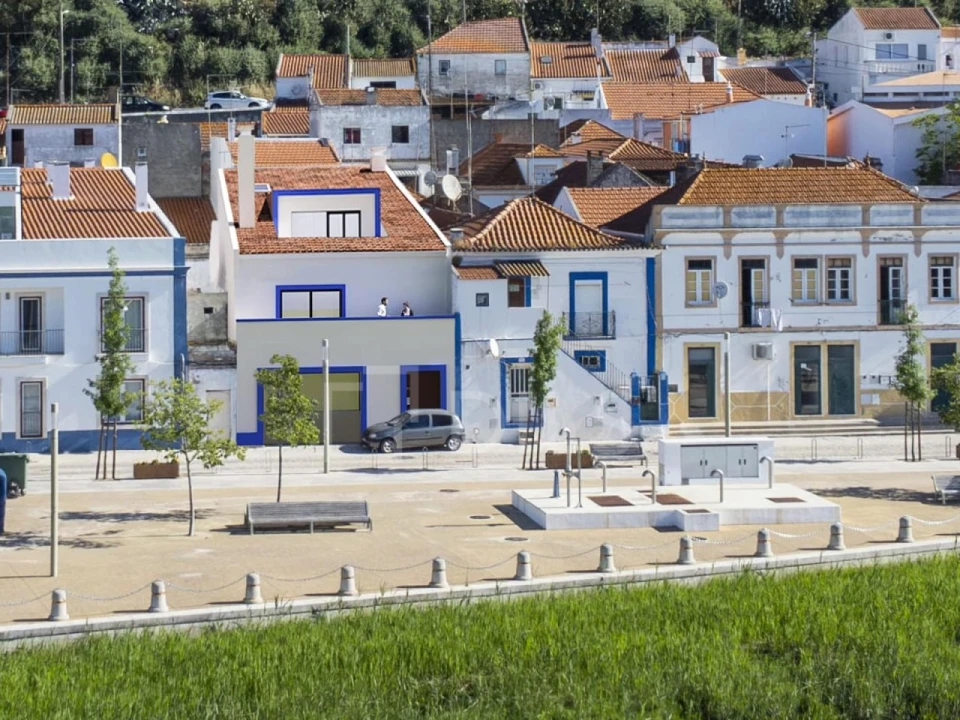 Prédio para Venda em Santa Maria do Castelo e Santiago e Santa Susana Foto 10
