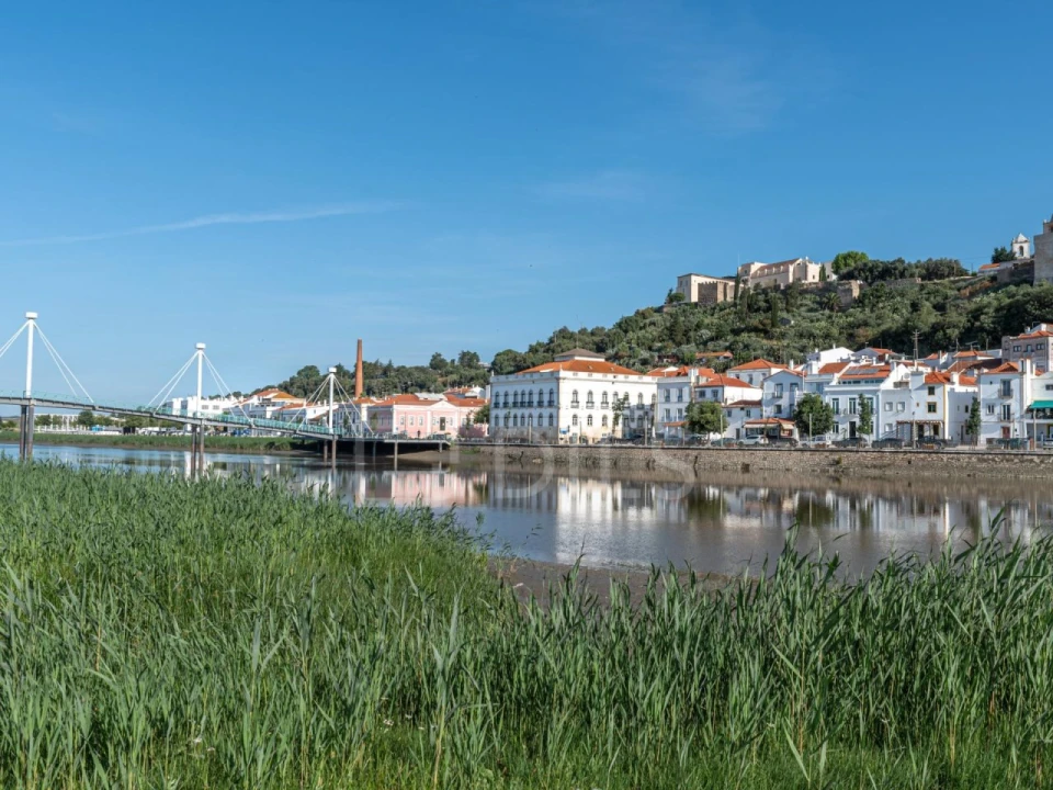 Prédio para Venda em Santa Maria do Castelo e Santiago e Santa Susana Foto 16