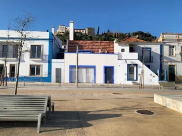 Prédio para Venda em Santa Maria do Castelo e Santiago e Santa Susana