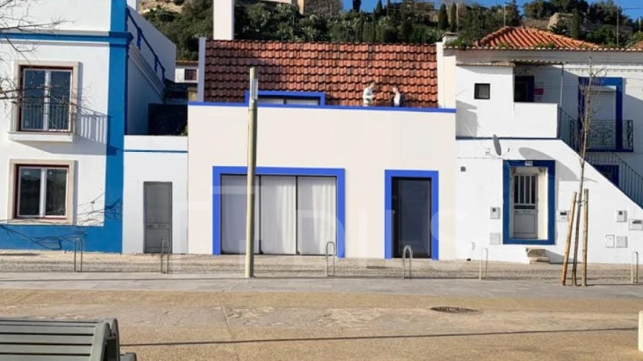 Prédio para Venda em Santa Maria do Castelo e Santiago e Santa Susana