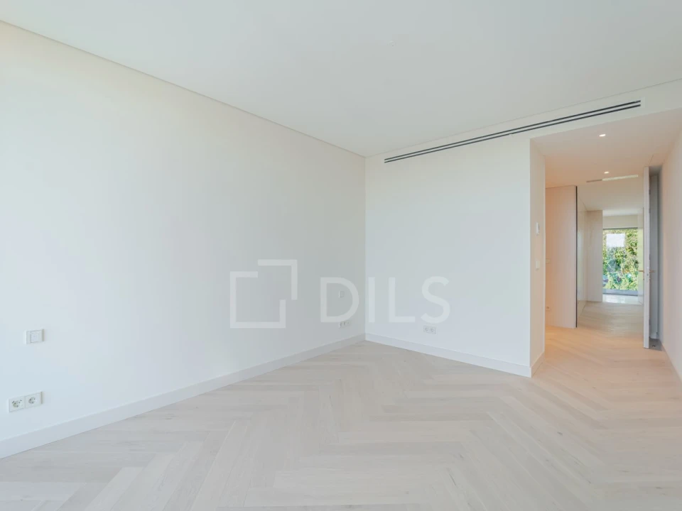 Apartamento T5 para Venda em Campanhã Foto 13
