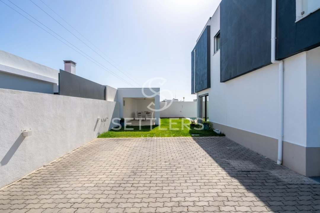 Moradia T4 para Venda em São Domingos de Rana Foto 22