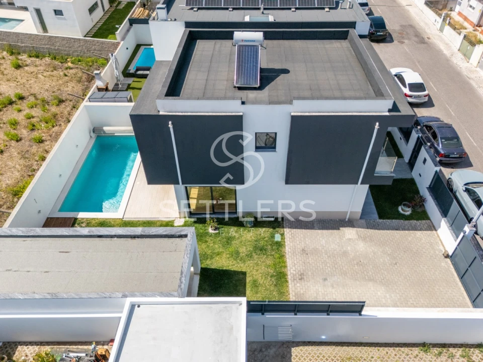 Moradia T4 para Venda em São Domingos de Rana Foto 25