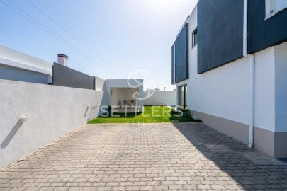 Moradia T4 para Venda em São Domingos de Rana