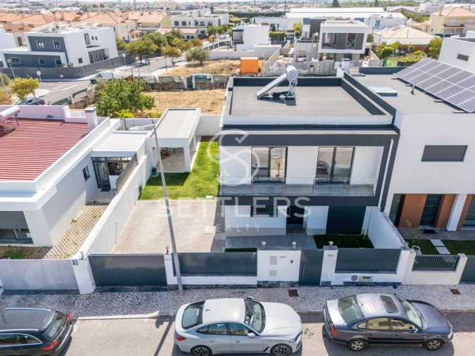 Moradia T4 para Venda em São Domingos de Rana Foto 27