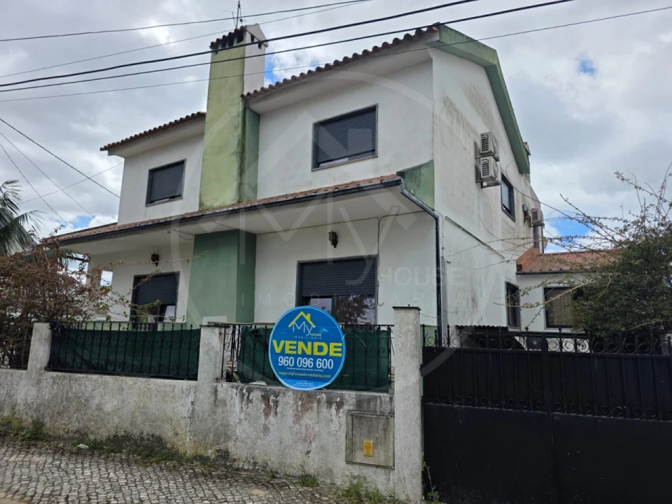 Moradia T7 para Venda em Charneca de Caparica e Sobreda Foto 1