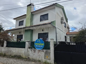 Moradia T7 para Venda em Charneca de Caparica e Sobreda