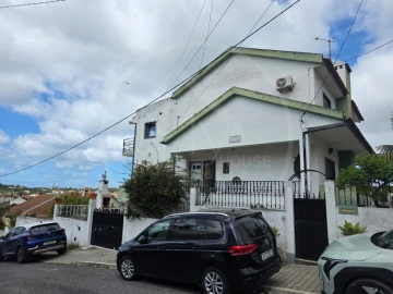Moradia T7 para Venda em Charneca de Caparica e Sobreda