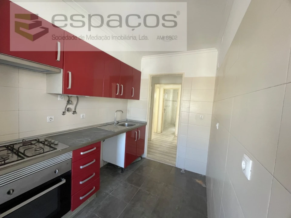 Apartamento T3 para Venda em Santo António dos Cavaleiros e Frielas Foto 1