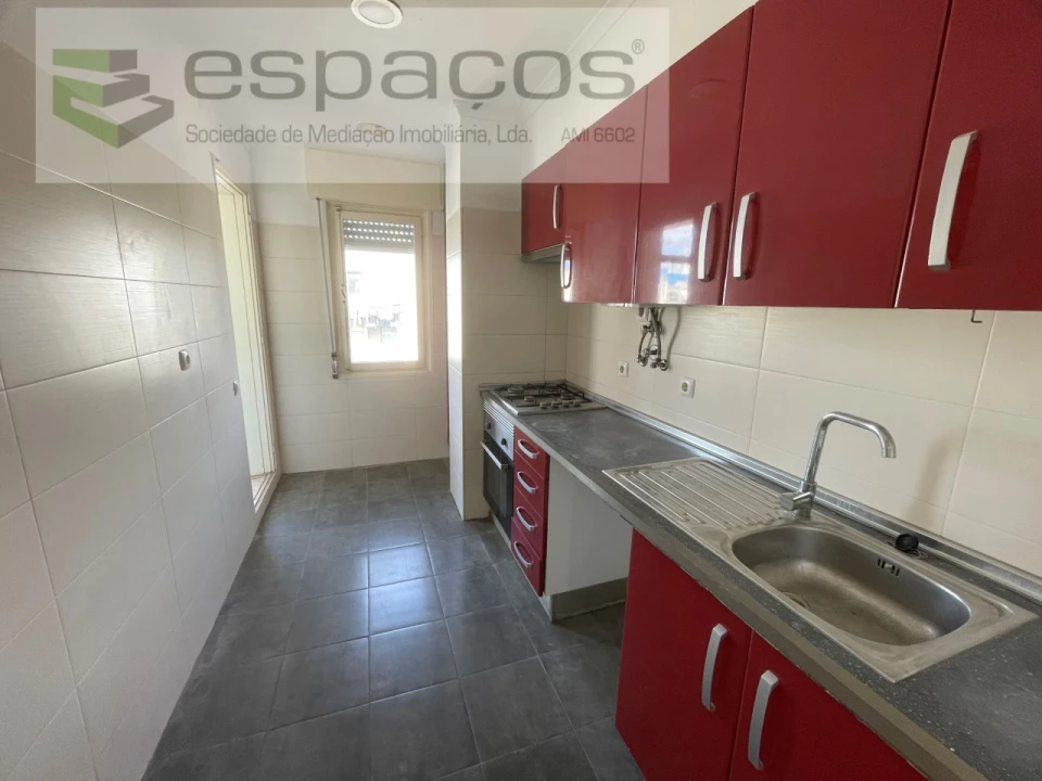 Apartamento T3 para Venda em Santo António dos Cavaleiros e Frielas Foto 2