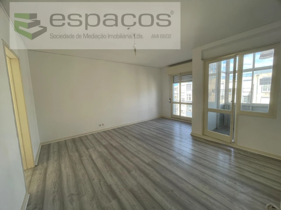 Apartamento T3 para Venda em Santo António dos Cavaleiros e Frielas Foto 4