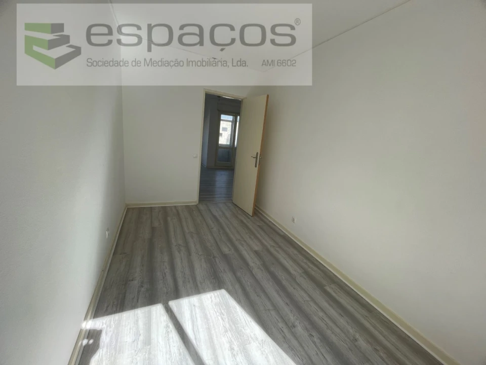 Apartamento T3 para Venda em Santo António dos Cavaleiros e Frielas Foto 7