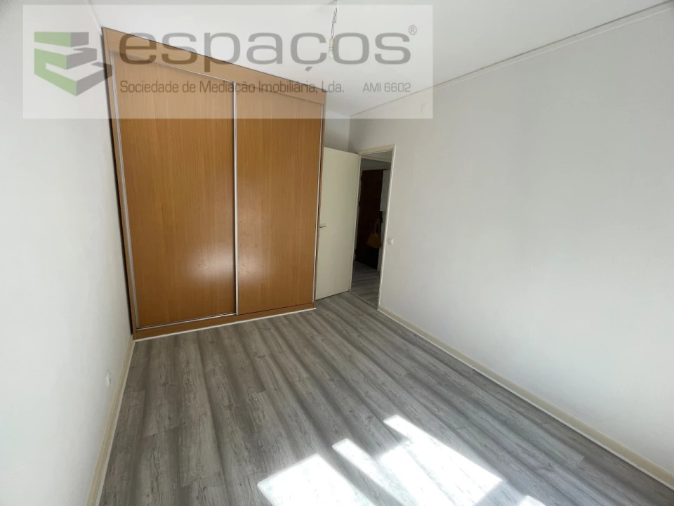 Apartamento T3 para Venda em Santo António dos Cavaleiros e Frielas Foto 12