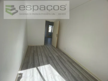 Apartamento T3 para Venda em Santo António dos Cavaleiros e Frielas