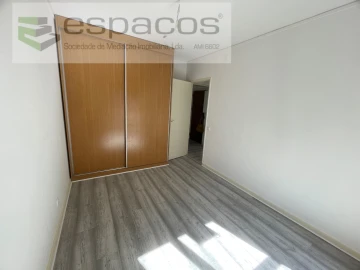 Apartamento T3 para Venda em Santo António dos Cavaleiros e Frielas