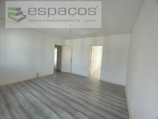 Apartamento T3 para Venda em Santo António dos Cavaleiros e Frielas Foto 5