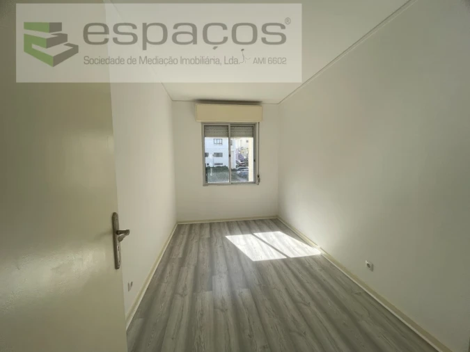 Apartamento T3 para Venda em Santo António dos Cavaleiros e Frielas Foto 6