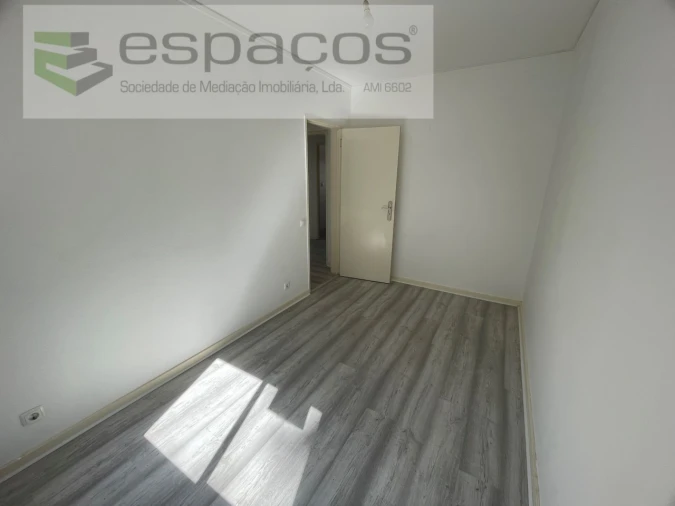 Apartamento T3 para Venda em Santo António dos Cavaleiros e Frielas Foto 10