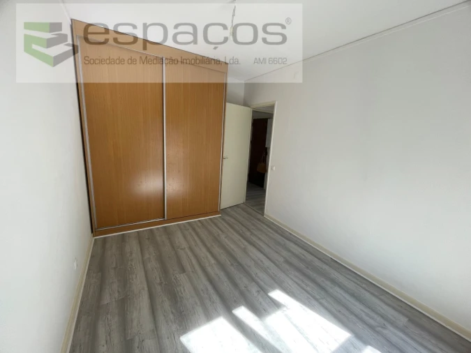 Apartamento T3 para Venda em Santo António dos Cavaleiros e Frielas Foto 12
