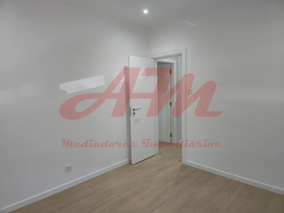 Apartamento T1 para Venda em Águas Livres Foto 3