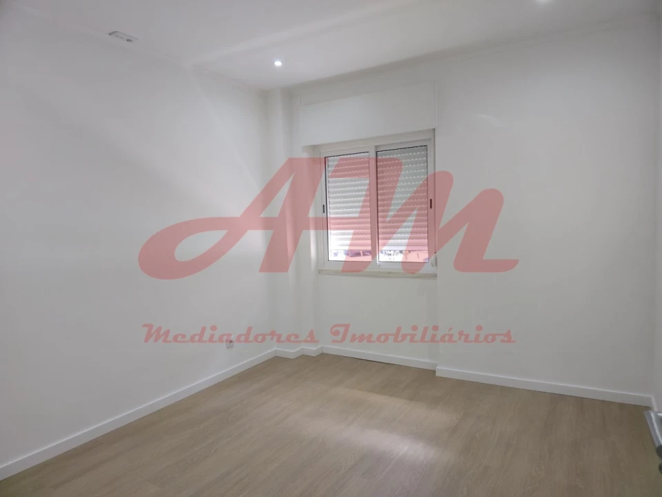 Apartamento T1 para Venda em Águas Livres Foto 15